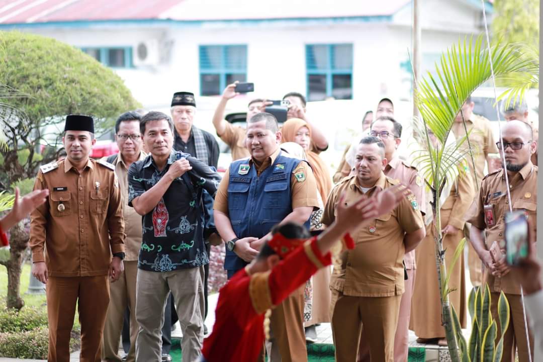 Wakil Wali Kota Solok Ramadhani Kirana Putra menyambut hangat  tim penilai tahap II PPD dengan suguhan kesenian tradisionil  